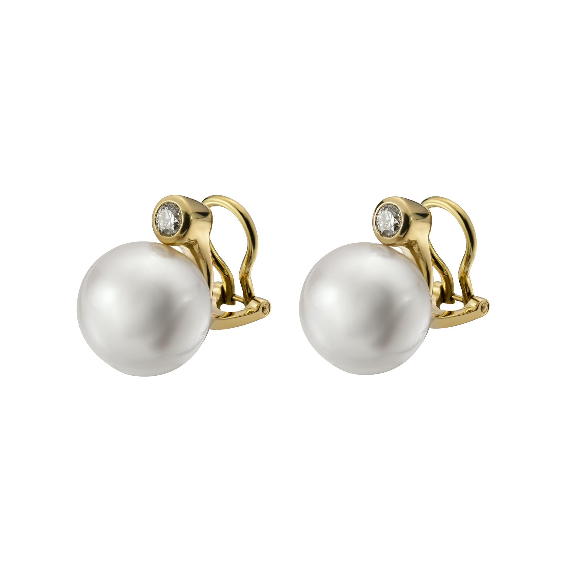 18ct Yellow Gold Tahitian Pearl Stud Earrings